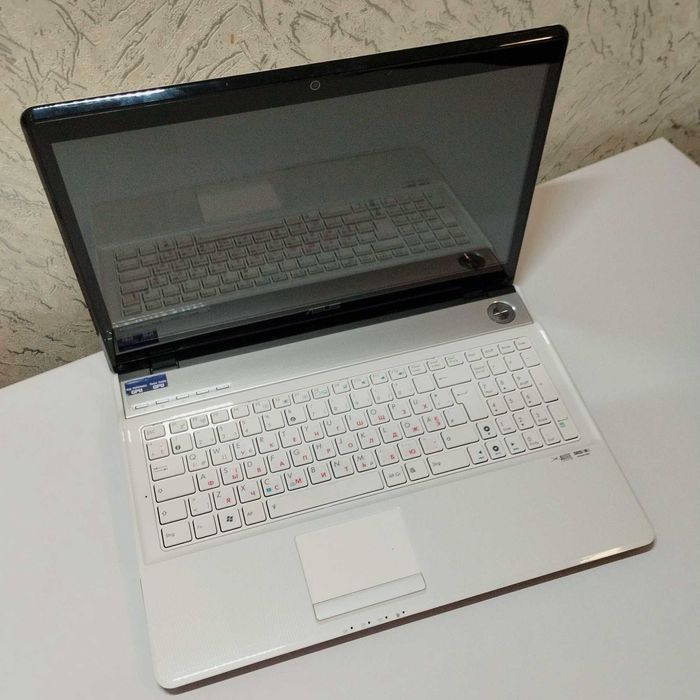 Красивый ноутбук Asus X64J / Core i5-460M / видео 1гб / 4/320 гб