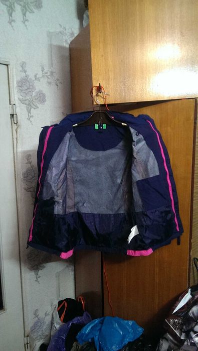 Легкая детская ветровка куртка — модель марки Mountain Warehouse (11-12лет) в идеальном состоянии