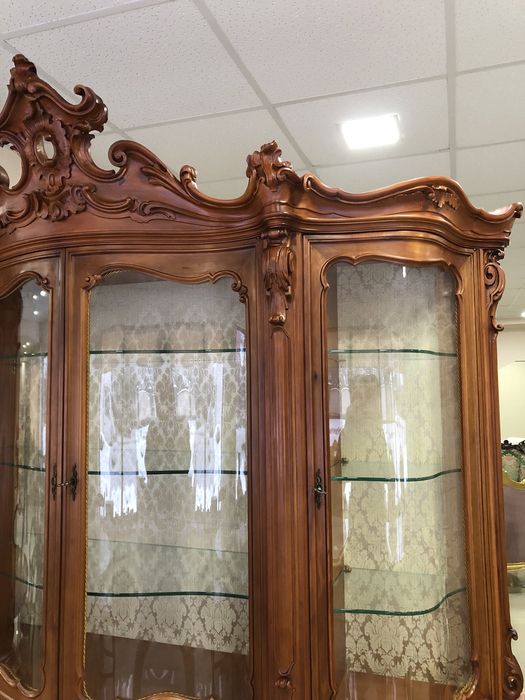 Сервант для гостинної