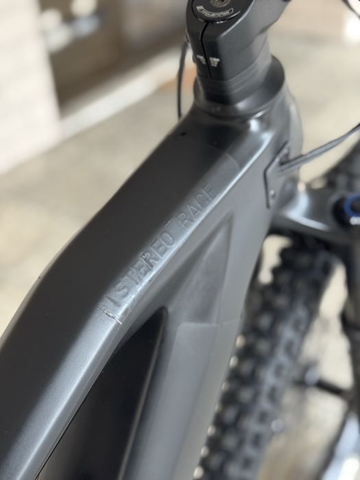 BICICLETA ELETRICA CUBE STEREO HYBRID 140 HPC RACE