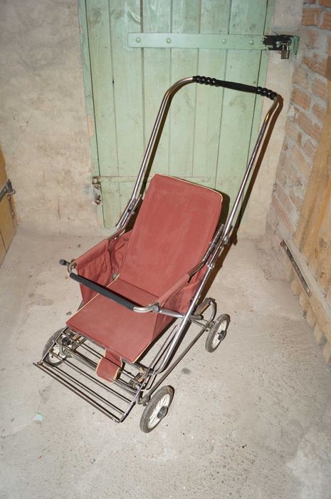 Wózek dziecięcy lata 80 na resorach.