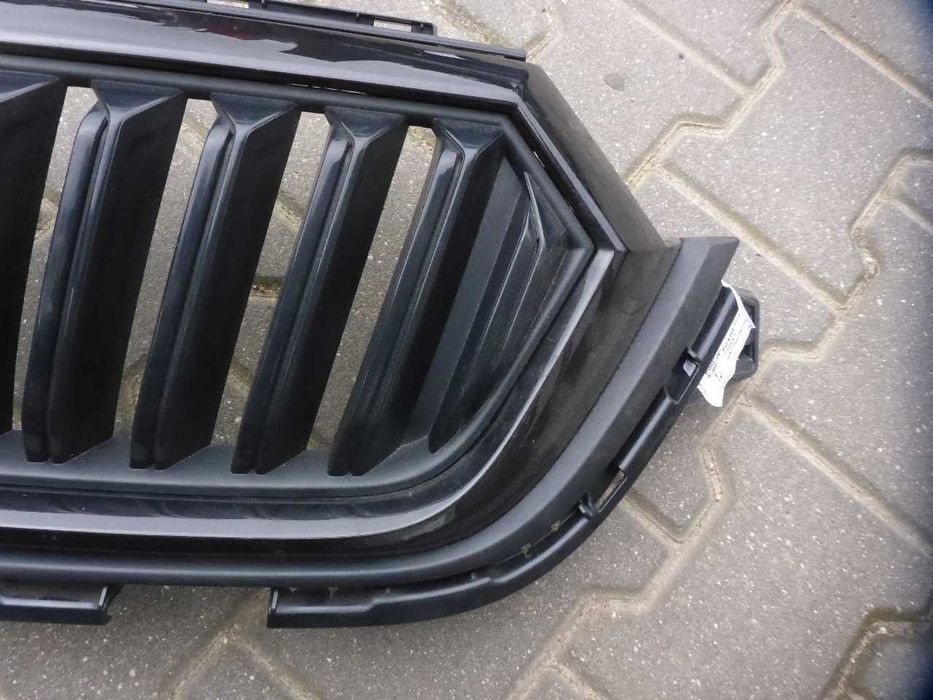 Решітка радіатора Skoda Octavia a8 2020-2025