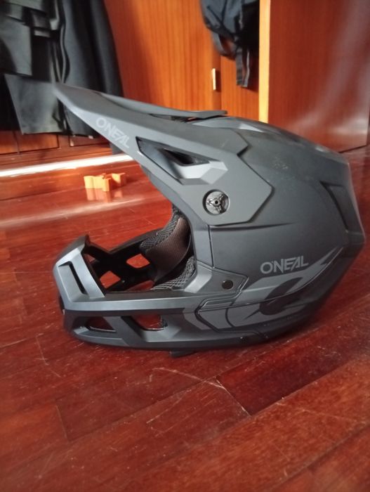 Capacete downhill para venda já com óculos