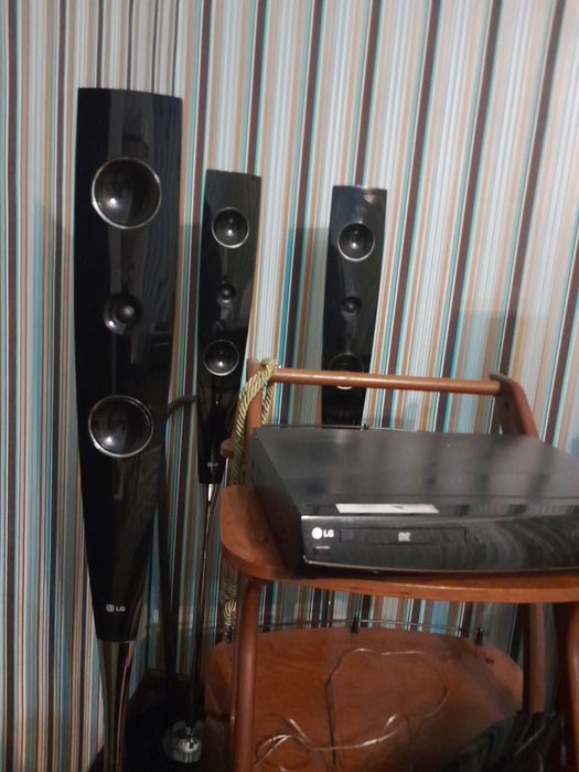 Продам кінотеатр LG.