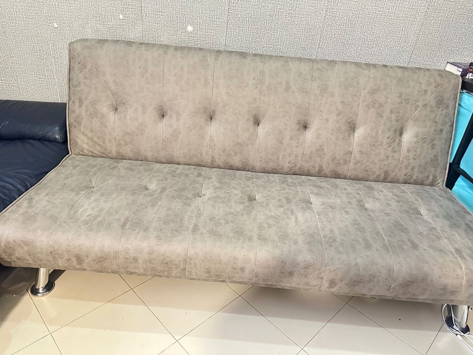 Sofá-cama com pouco uso