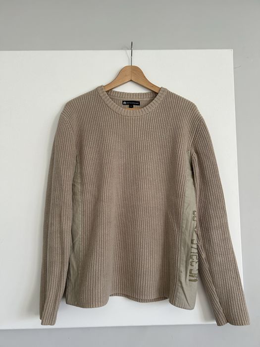Beżowy dzianinowy sweter