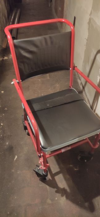 Wózek inwalidzki toaletowy