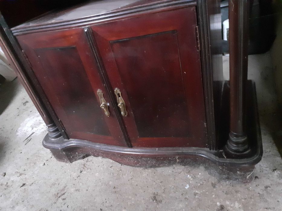 Vendo móvel antigo em madeira