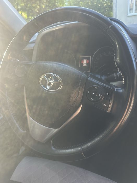 Тойота RAV4 2018