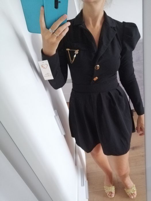 Nowa Czarna sukienka z agrafka xs s m bufki złote guziki