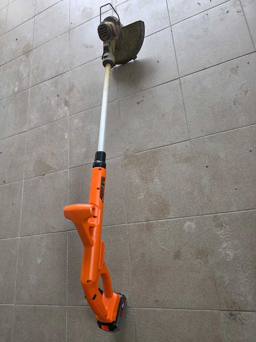 Podkaszarka akumulatorowa 18v Black&Decker ST182320