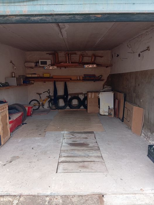 Продам капитальный гараж в кооперативе " Днепр"  район 8 горбольницы.