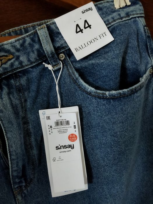 Женские джинсы из Sinsay