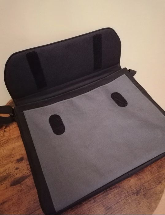 Torba na ramię na laptopa