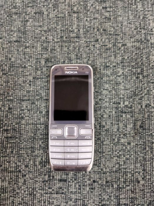 Telefon Nokia E52