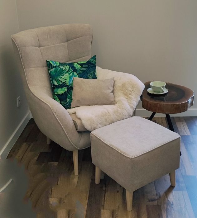 NOWY Fotel uszak skandynawski podnóżek drewniane nóżki