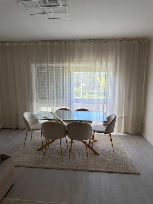 mesa jantar em vidro e dourada