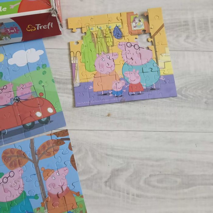 Dwa zestawy puzzli