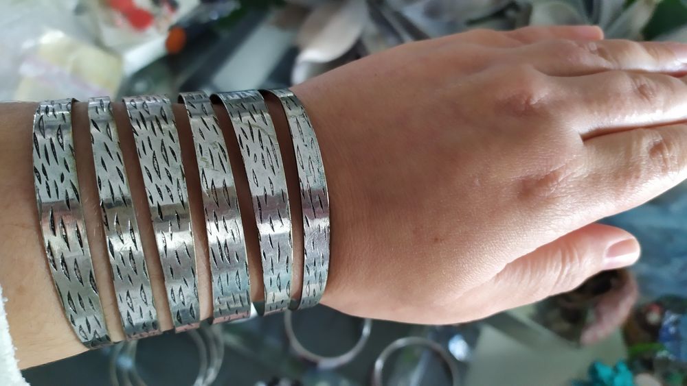 Lote de 13 pulseiras novas por 49,99€ ou 7,99€ cada