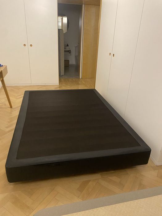 Sommier preto de napa e colchao ikea