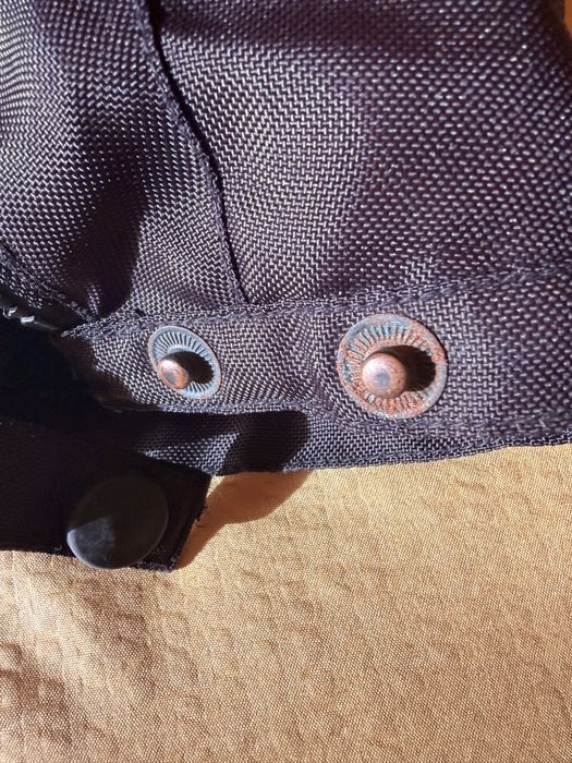 Casco de moto com proteções muito pouco usado