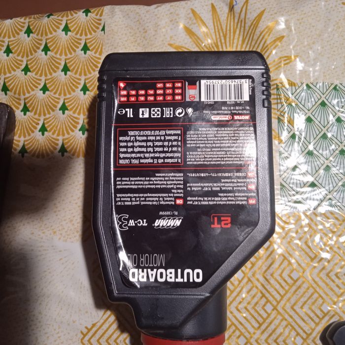 Motul OUTBOARD 2T - Олія для 2-х тактних двигунів мінеральна.