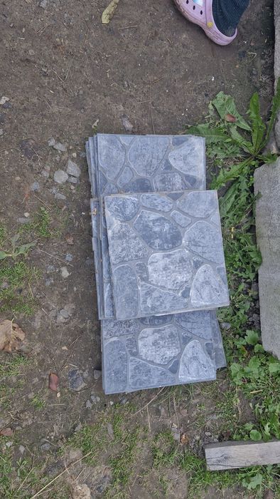 Продам плитку під камінь, 18 шт.Б/у