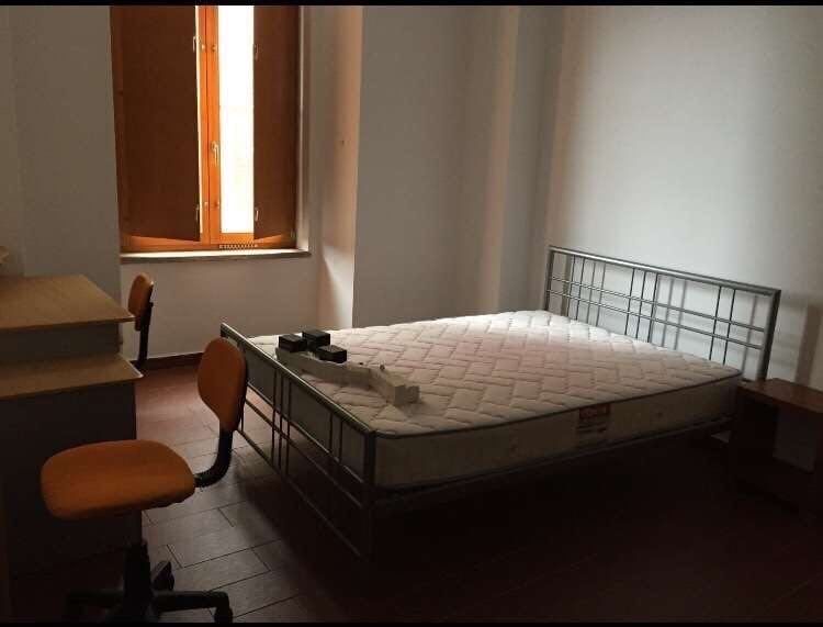 Alugo quarto a estudante