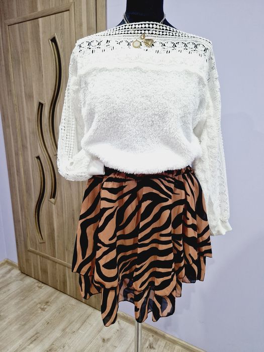 Ażurowy biały sweterek