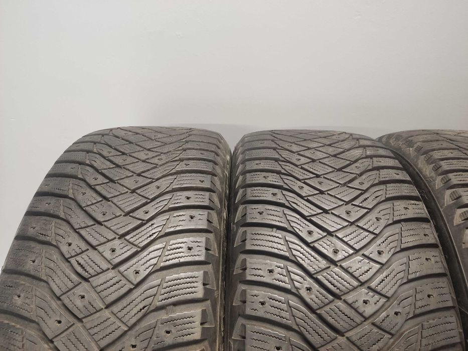2x235/55R19 + 2x255/50R19 Goodyear UltraGrip Arctic 2 SUV, 2022 rok