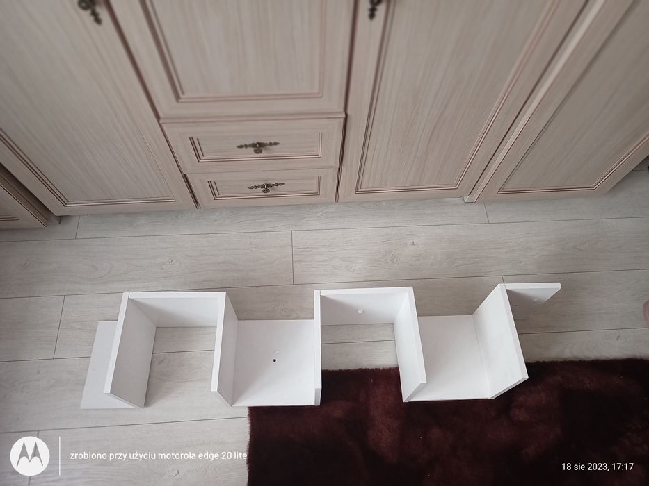 Półka wisząca narożna