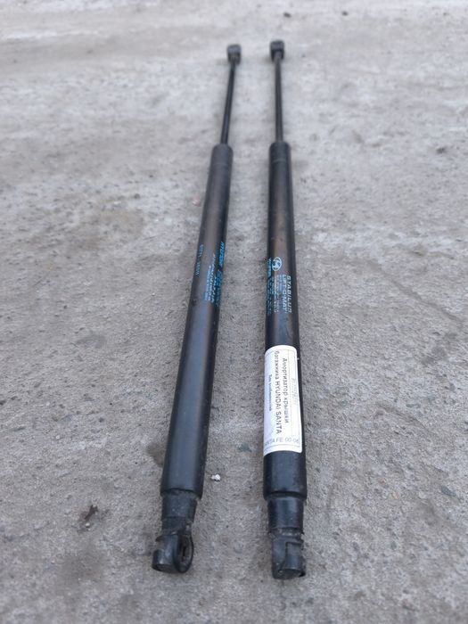 Продам газовые упоры багажника на hyundai santa fe 1