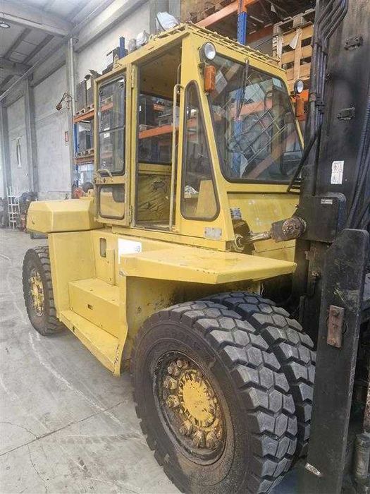 Empilhador Caterpillar DP100