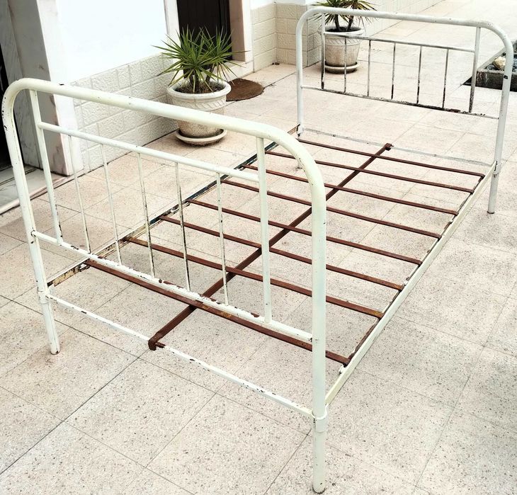 Cama Ferro Antiga 1,10m X 1,80m + Estrado Madeira