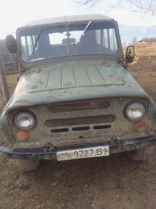 Продам Уаз(1000$) та Mazda(350$)