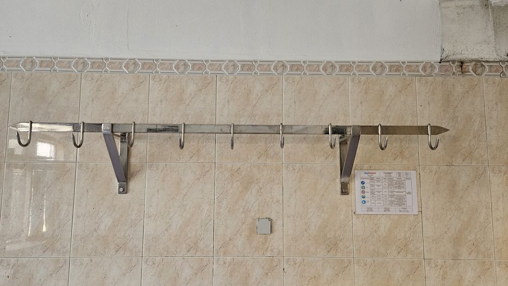 Barra de parede com ganchos em Inox