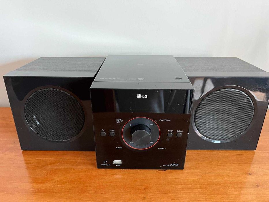 Aparelhagem Hi-Fi LG XB 12 com Radio, CD e USB com comando