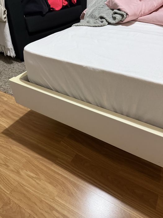 Cama de solteiro (colchão não incluido)