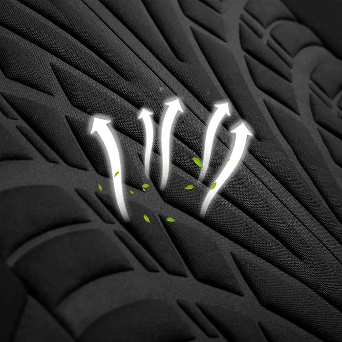 Чохли автомобільні універсальні є різні кольори