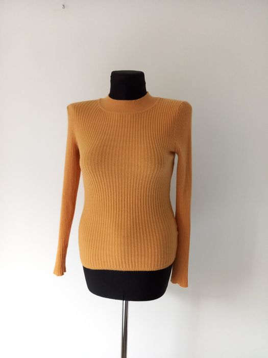 Кофта в рубчик, рудого кольору.