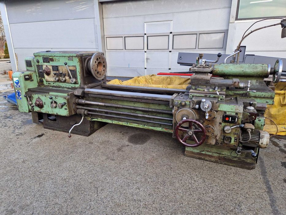 Tokarka uniwersalna 1M63