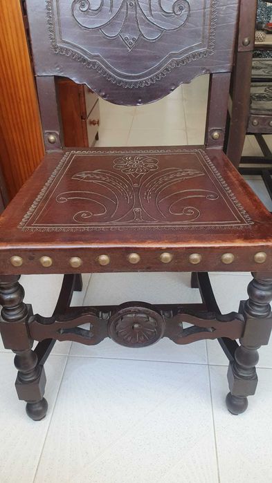 Mesa extensível madeira maciça + 6 cadeiras couro – Excelente estado