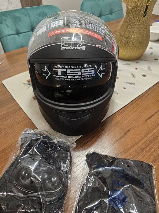 Kask szczekowy  HELMETS  plus relawica oraz kominiarke