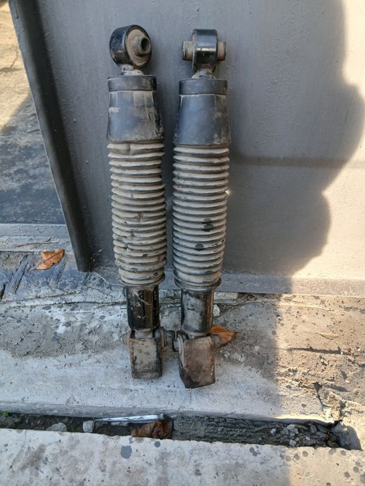 Продам задние стойки Елантра 2015 цена за пару