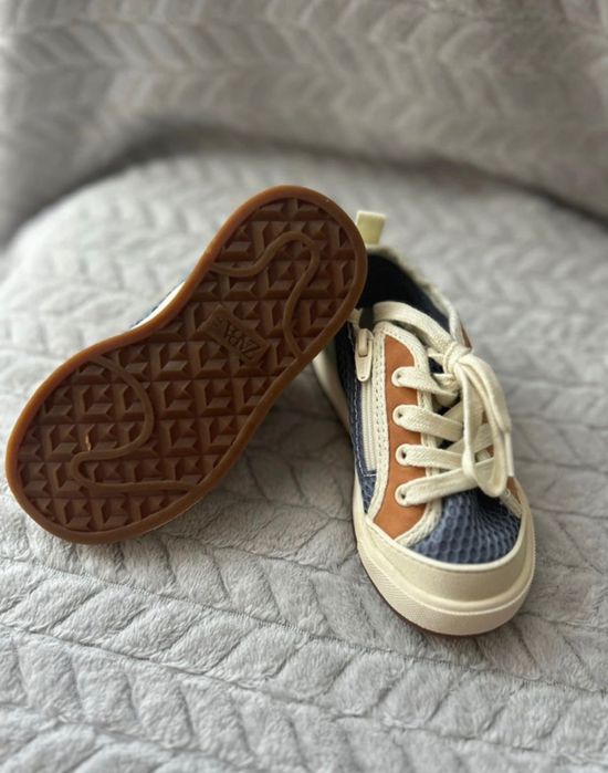 Sapatos para criança.