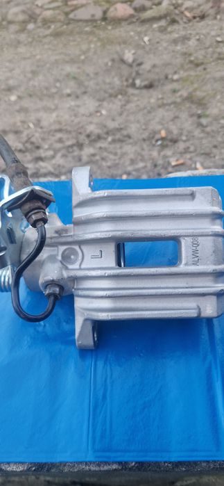 Zacisk hamulcowy audi a3 8p vw golf 5