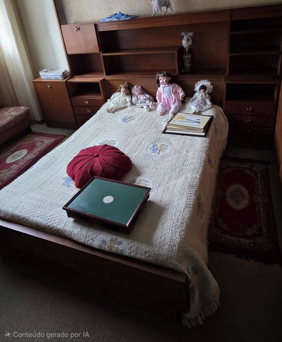 Cama completa madeira escura