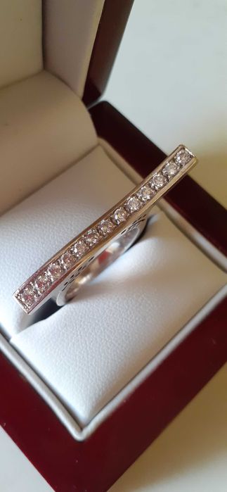 Pierścionek białe złoto 18 K-750 W-8,39 g brylanty-0,41 certyfikat.