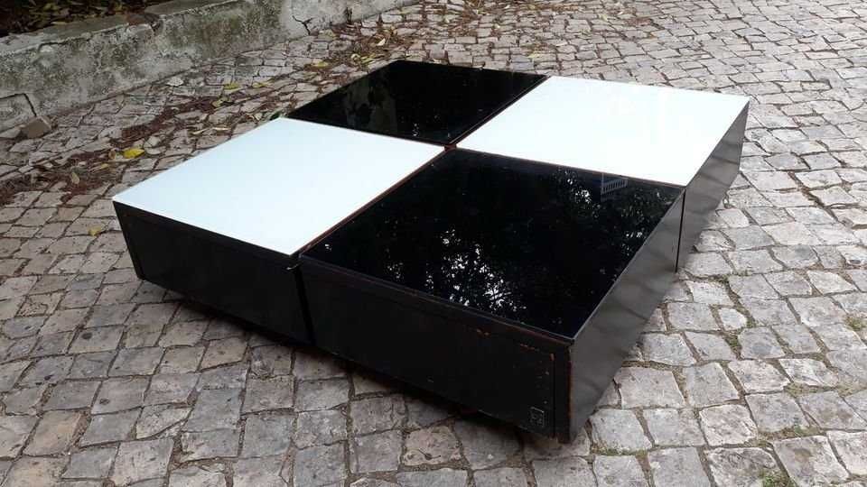 Mesa Baixa Quadrada de Sala, com 4 compartimentos escondidos