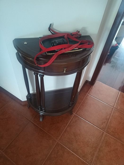 mesa consolal em meia lua clássica em madeira